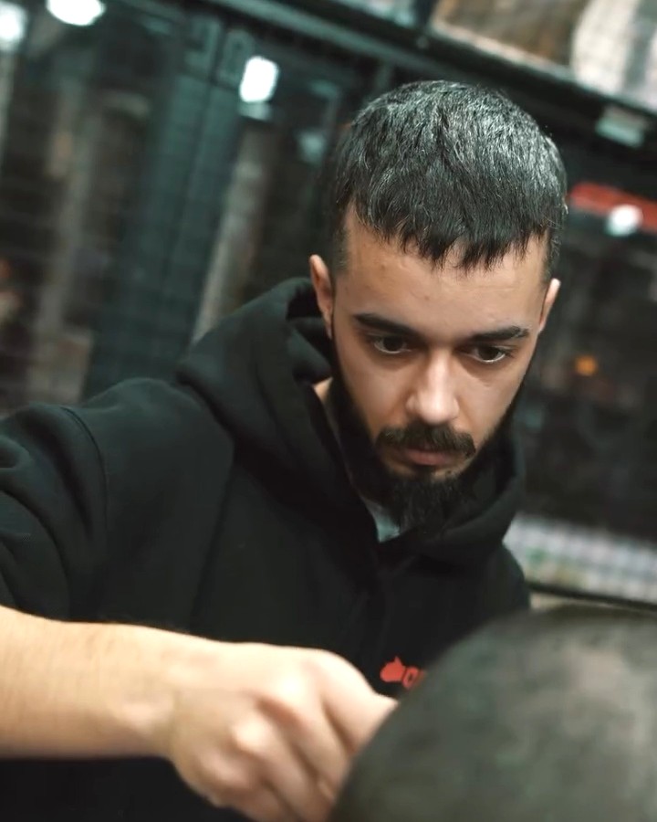 Ο Σωτ εν ώρα δράσης στο Mister No Barber Crew